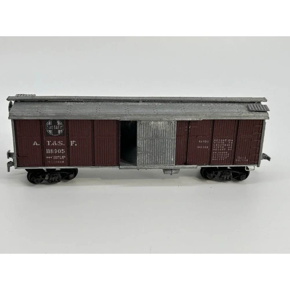 Vintage Roundhouse HO Santa Fe 40 ft Truss-Side Train Boxcar Diecast Truck Kit